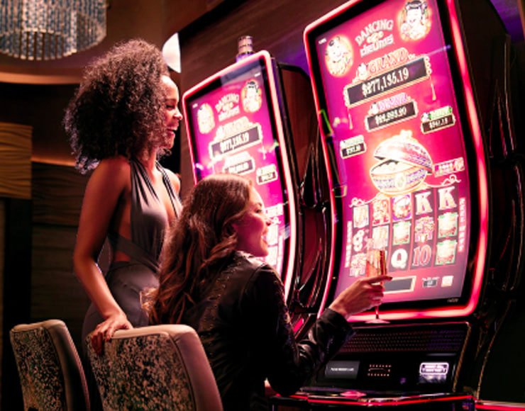 Dealer Three Card Poker di studio nagamenslot dengan setup kartu profesional
